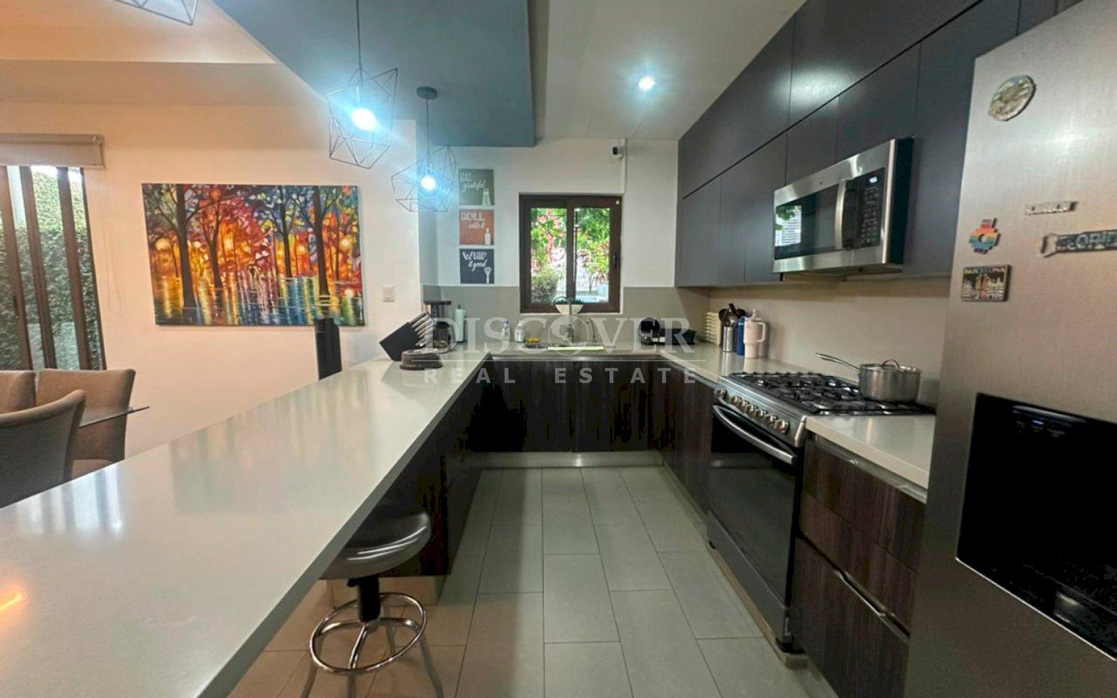 Modern house for sale on Carretera Sur