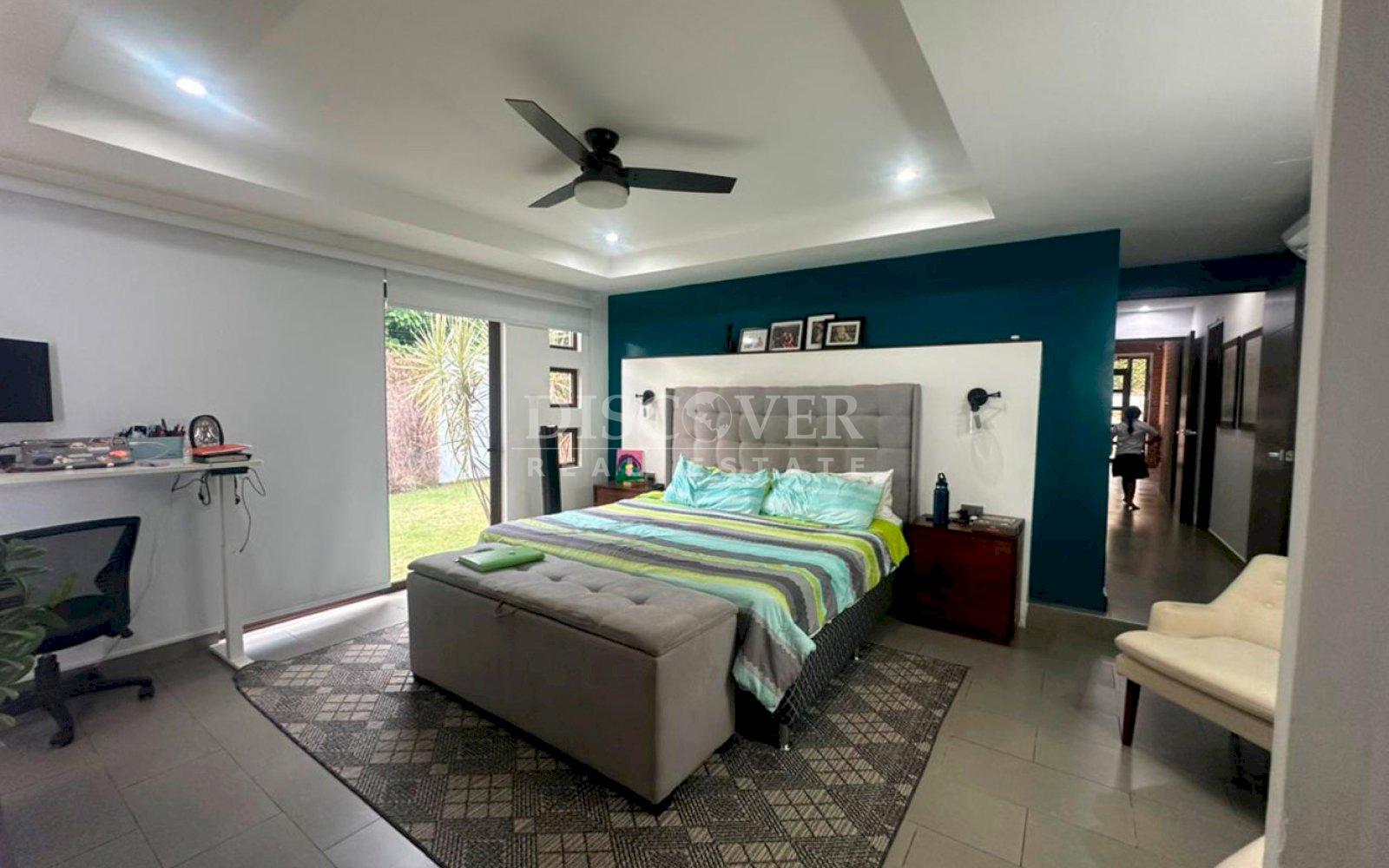 Modern house for sale on Carretera Sur