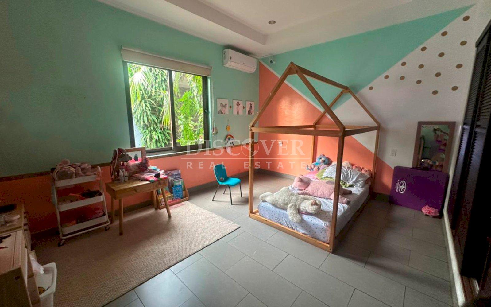 Modern house for sale on Carretera Sur