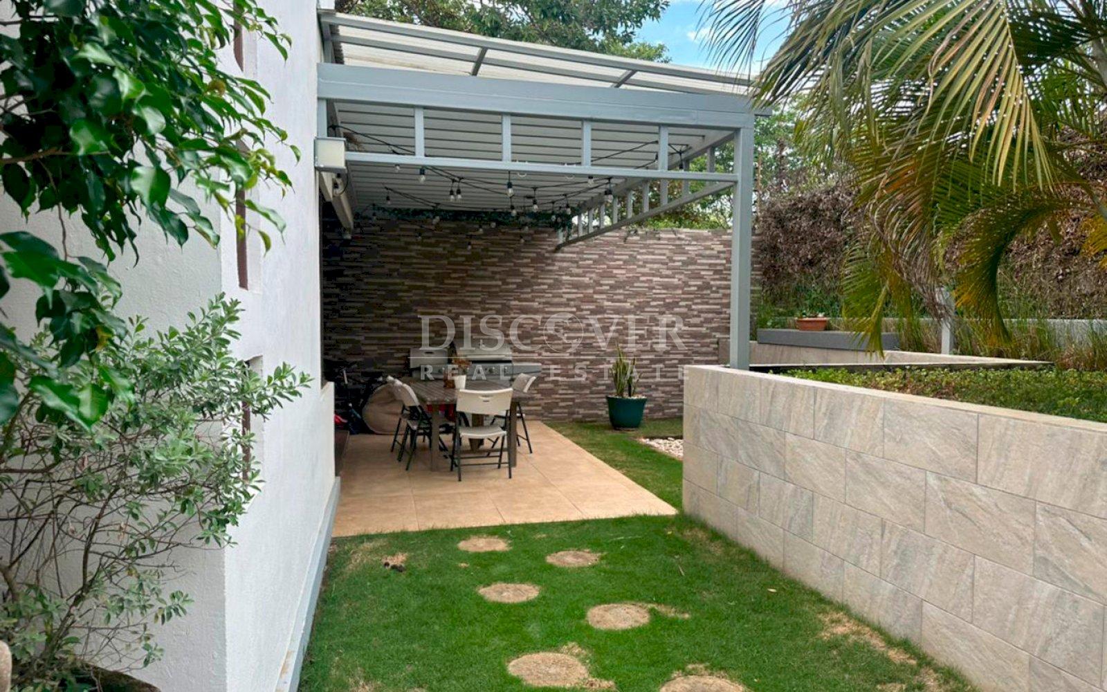 Modern house for sale on Carretera Sur