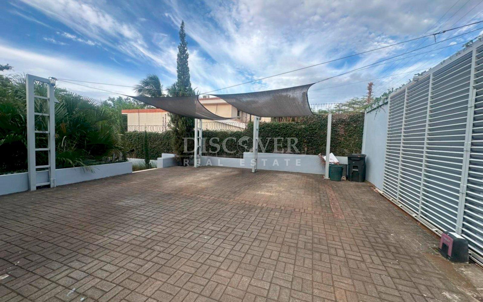 Modern house for sale on Carretera Sur