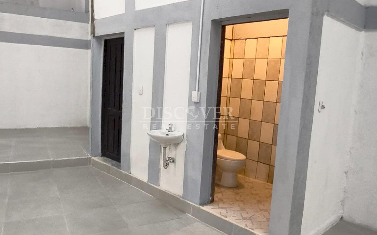  Spacious commercial unit for rent in Rivas