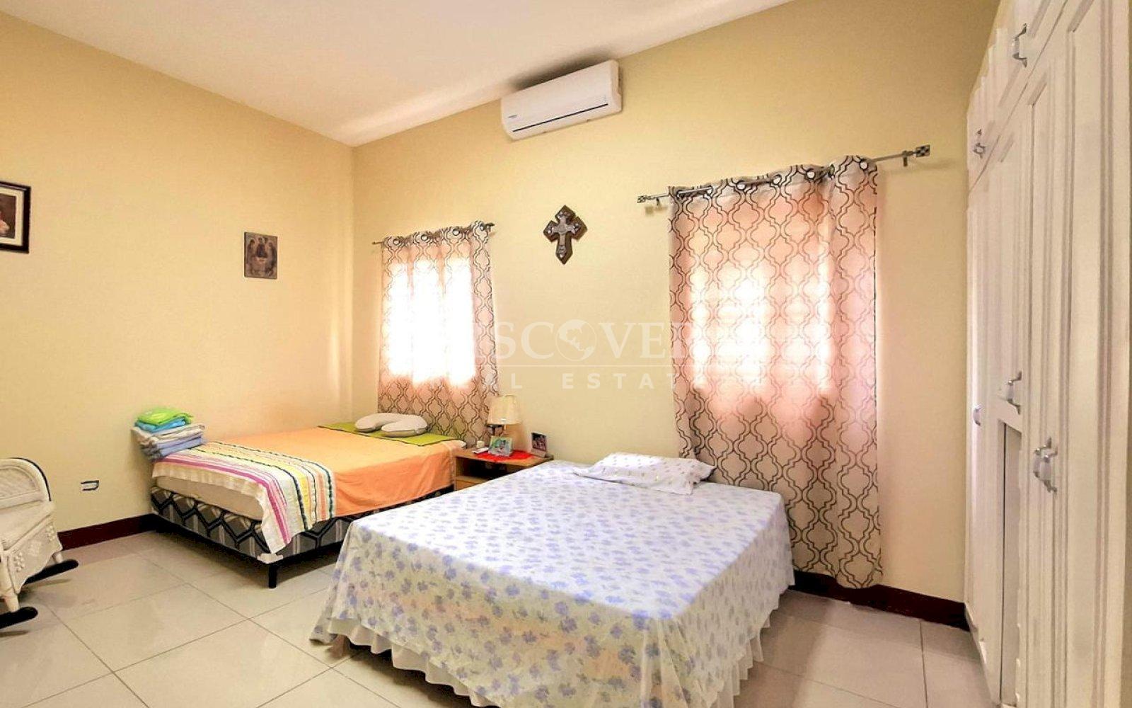  Spacious house for sale in the Reparto area - New Road to León