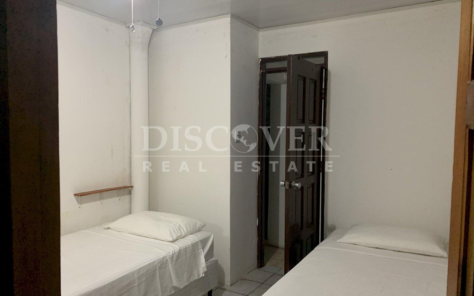  Hostel in Bolonia Residential with 10 Rooms. ID 13072