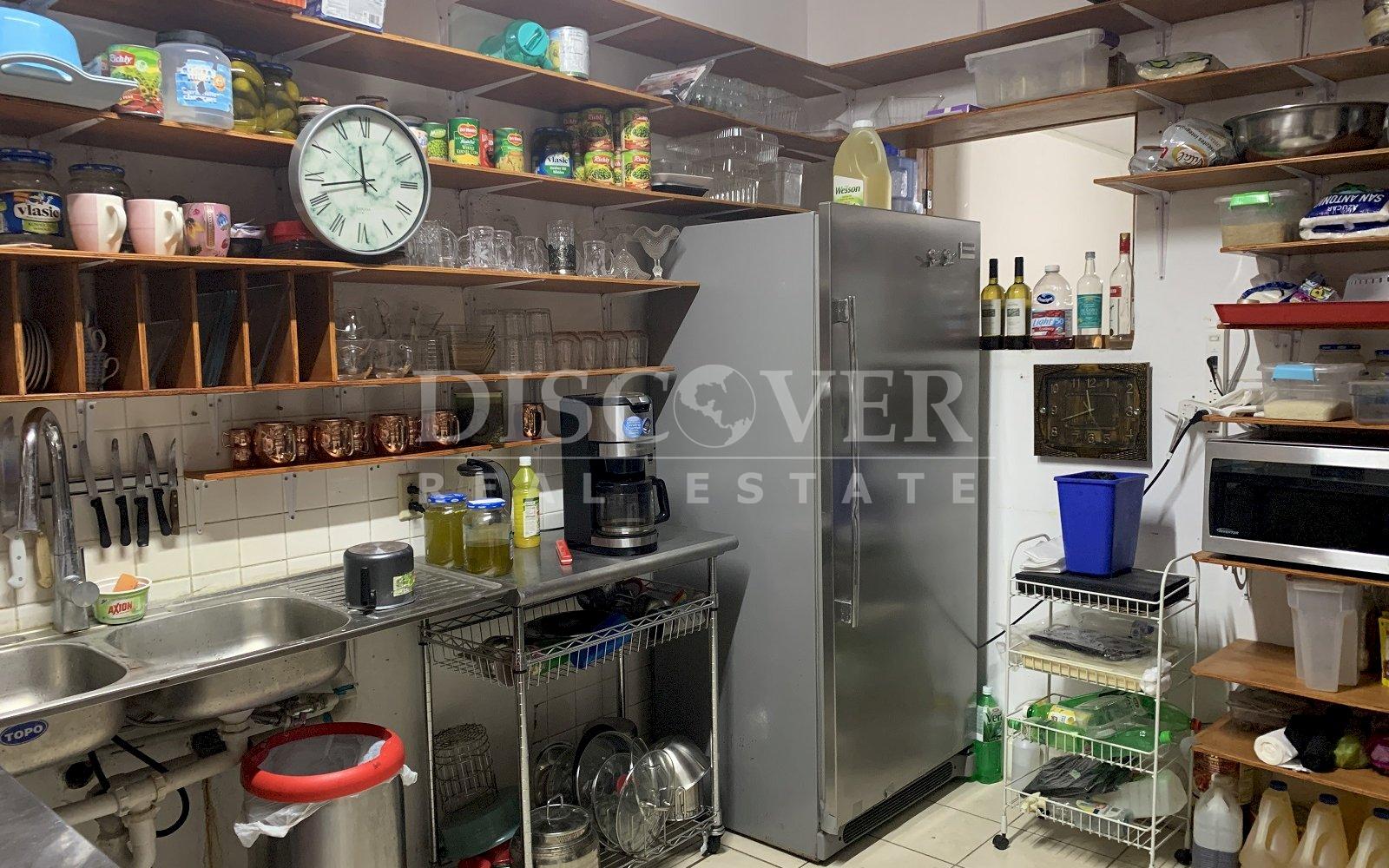  Hostel in Bolonia Residential with 10 Rooms. ID 13072