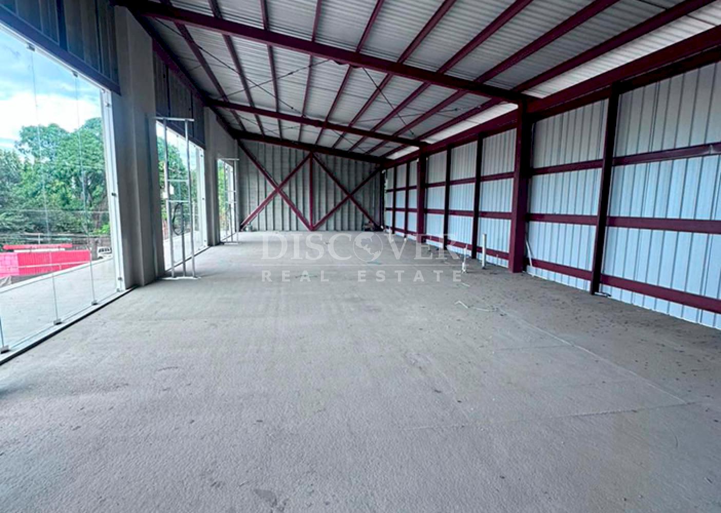  Modules for sale inside a shopping mall in Santo Domingo