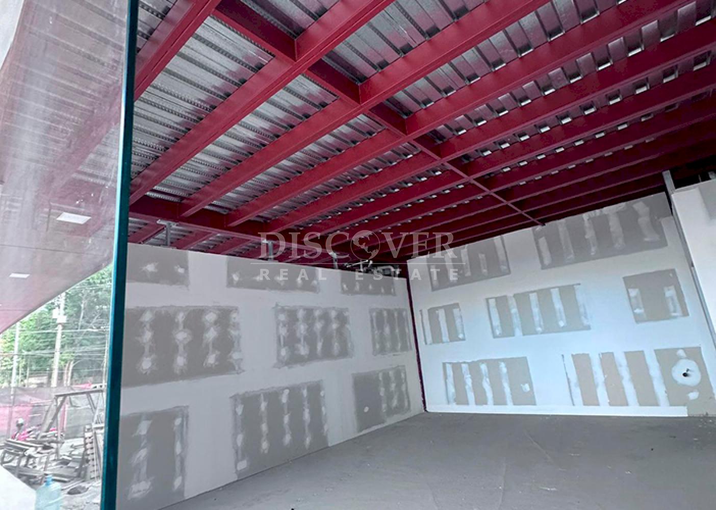  Modules for sale inside a shopping mall in Santo Domingo