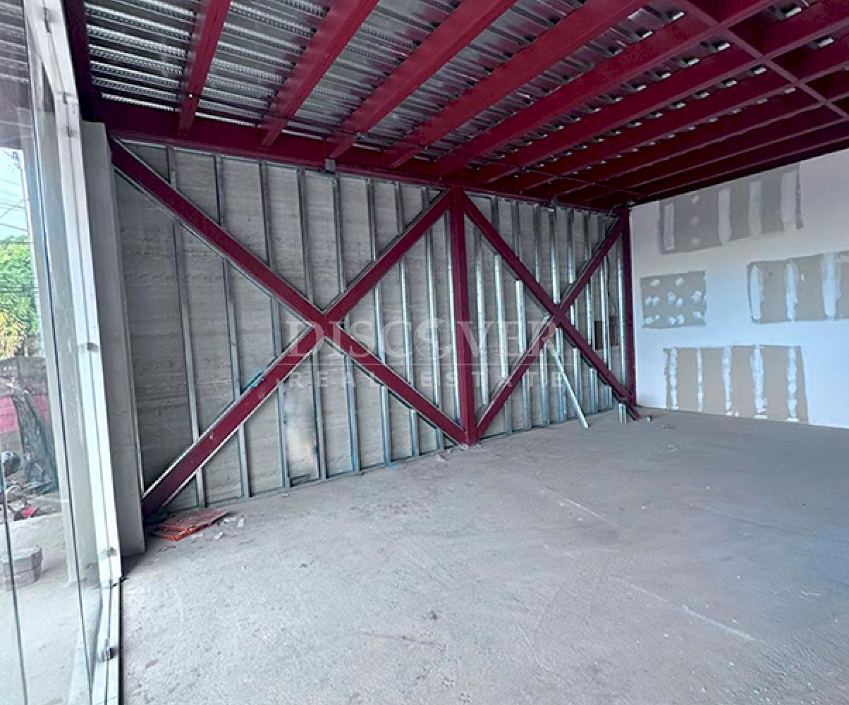  Modules for sale inside a shopping mall in Santo Domingo