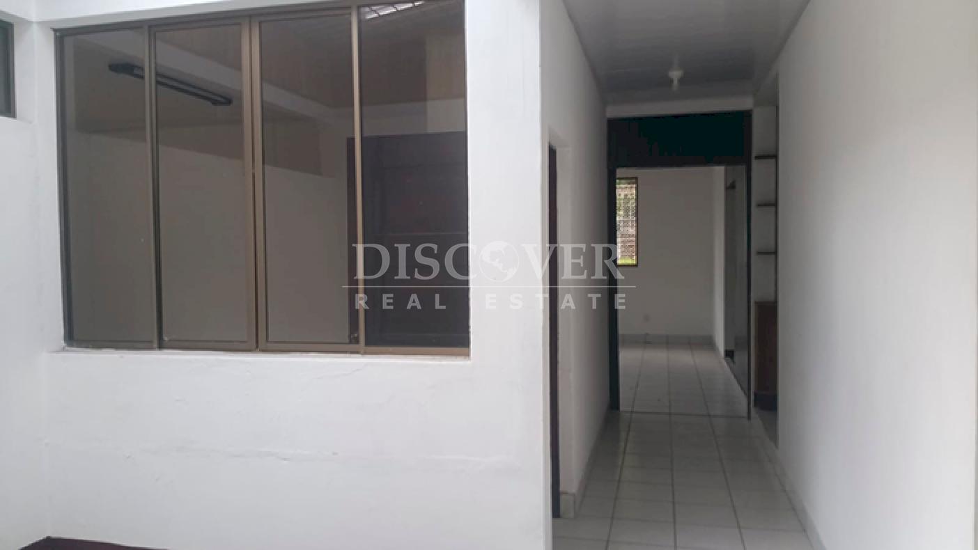  Spacious house ideal for offices for sale in Bolonia