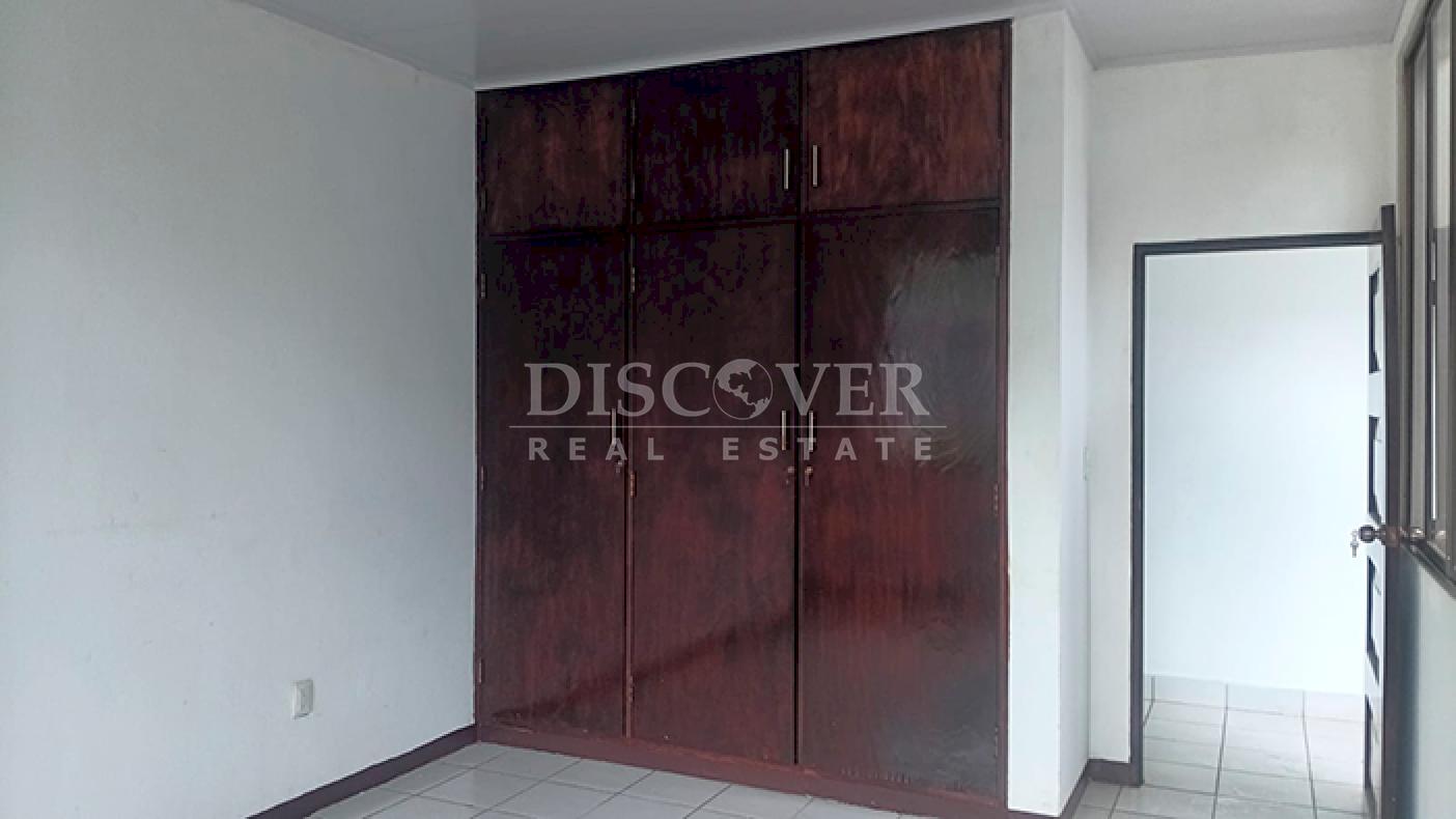  Spacious house ideal for offices for sale in Bolonia