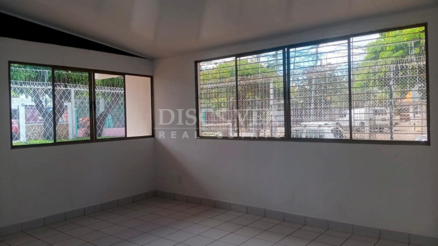  Spacious house ideal for offices for sale in Bolonia