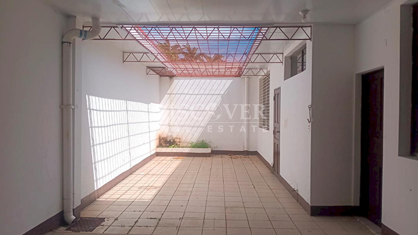  Spacious house ideal for offices for sale in Bolonia