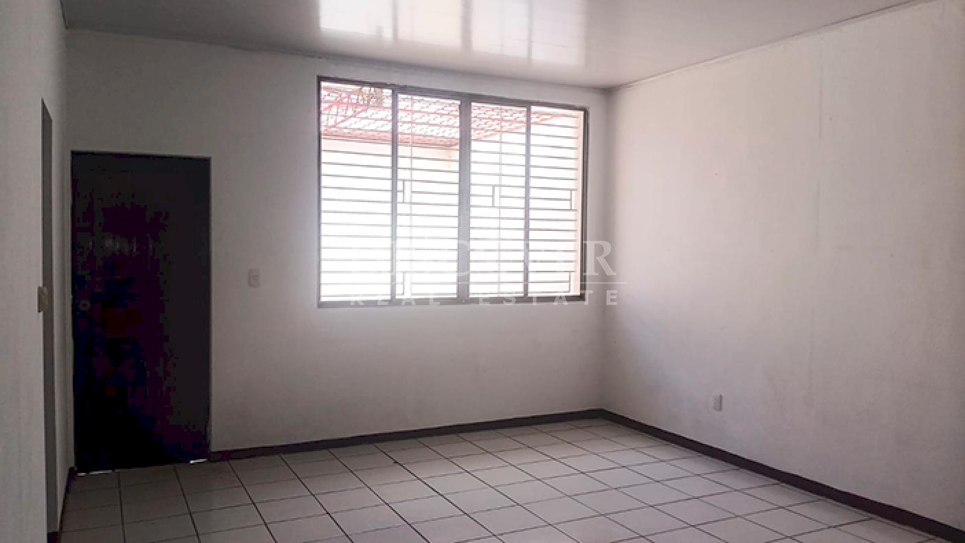  Spacious house ideal for offices for sale in Bolonia