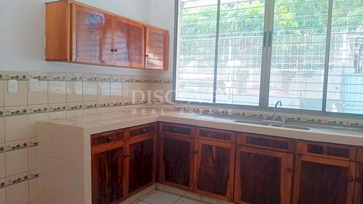  Spacious house ideal for offices for sale in Bolonia