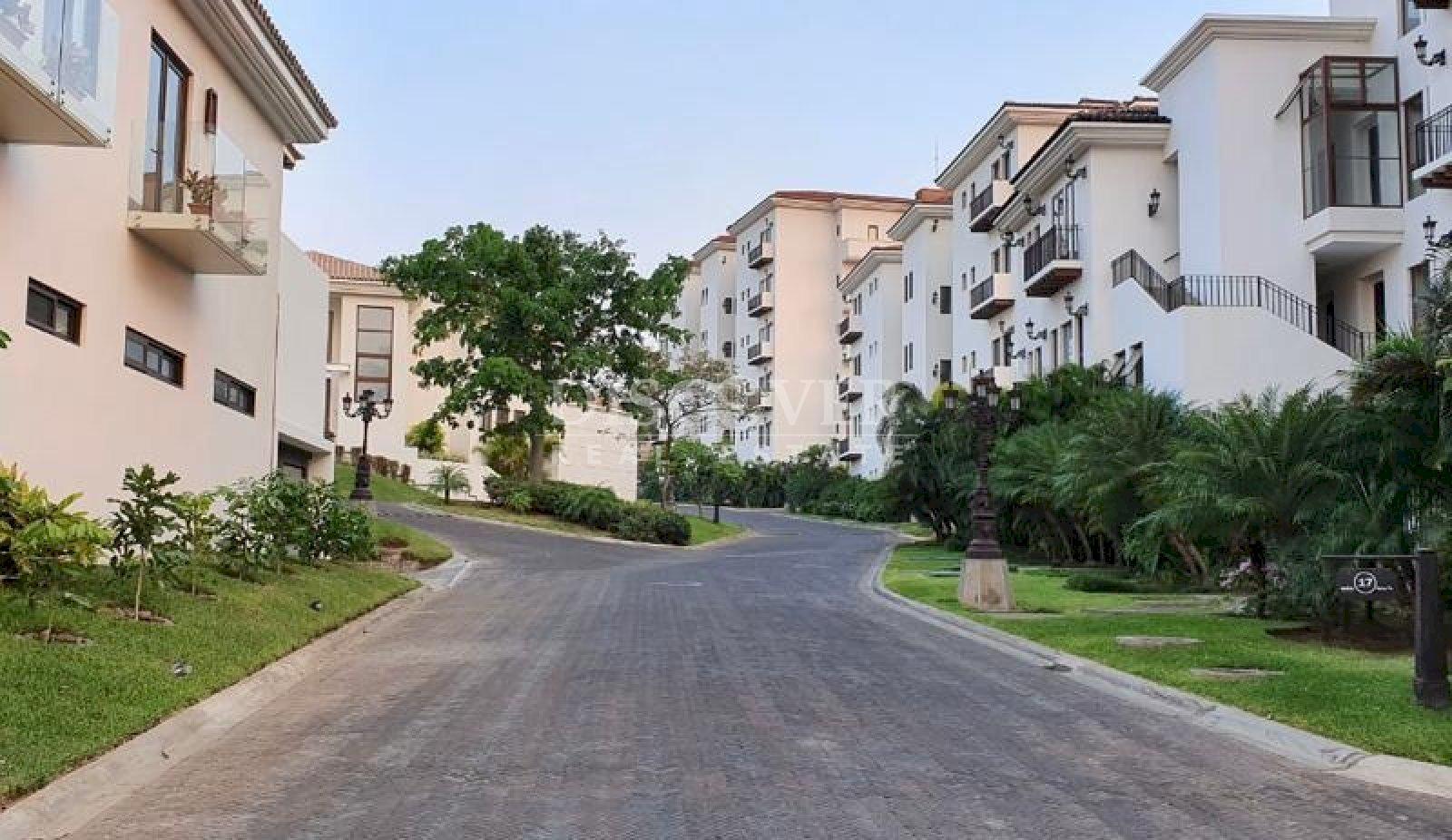  Apartment for Rent in Exclusive condominium.