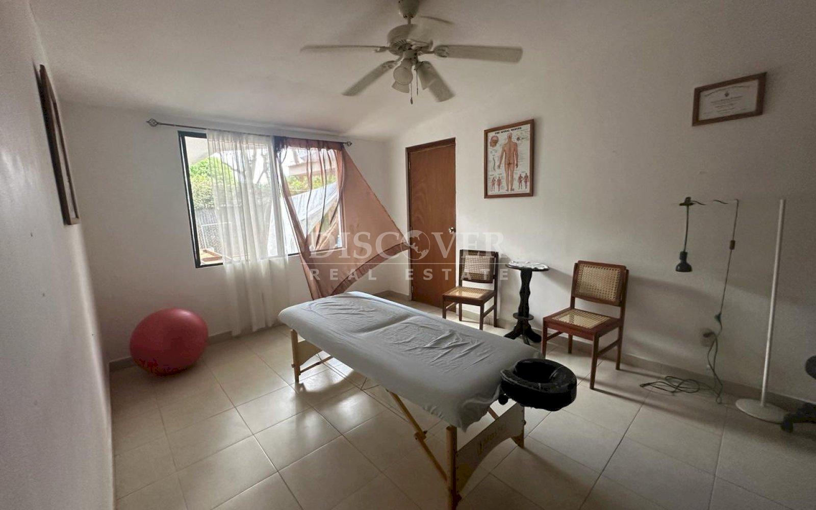  2 houses for sale on the same lot in Las Colinas