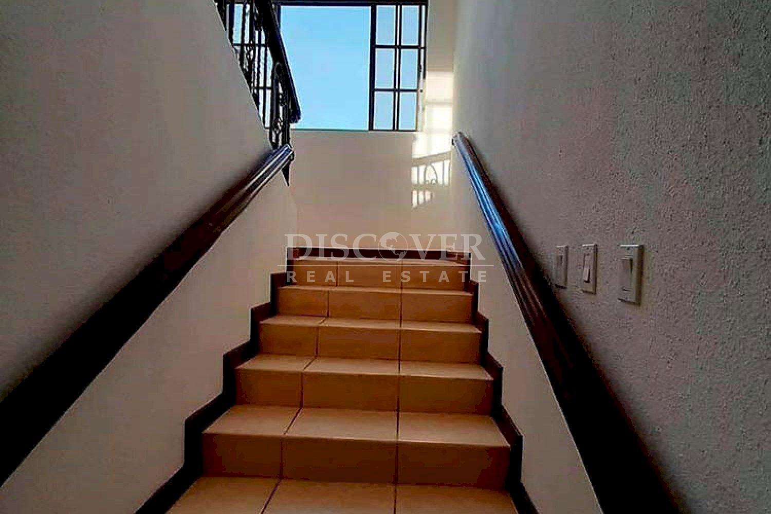 Lake view house for rent in Las Cumbres 