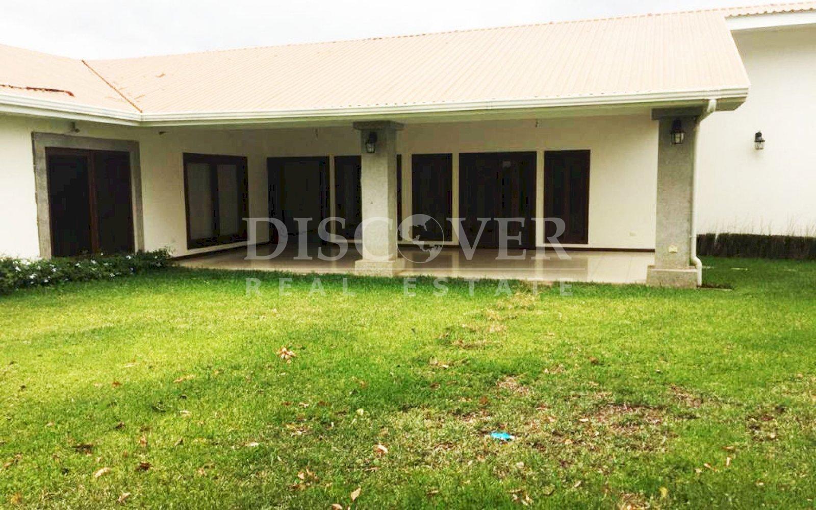  House for sale in Santo Domingo- Condominium of 4 houses. 