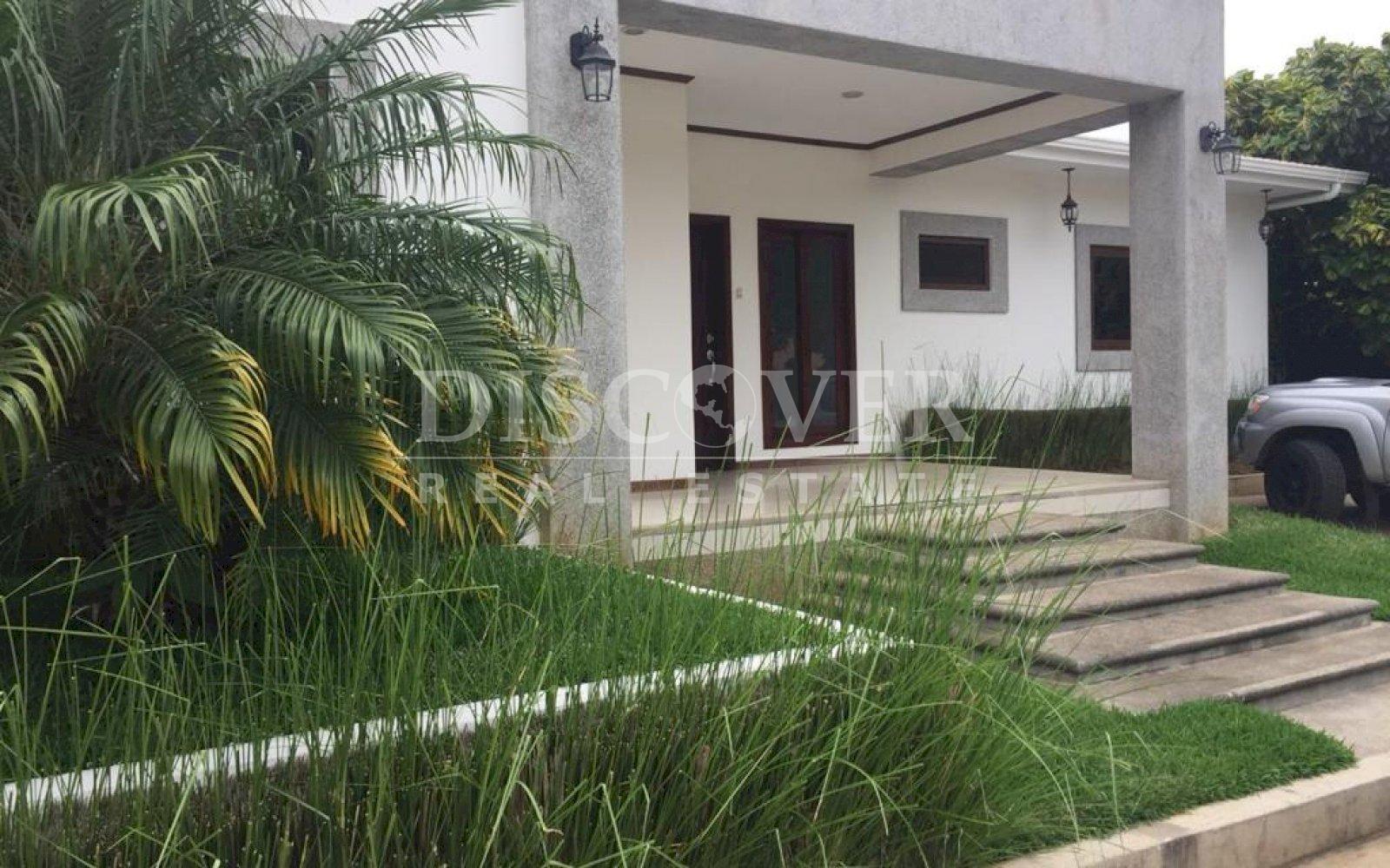  House for sale in Santo Domingo- Condominium of 4 houses. 