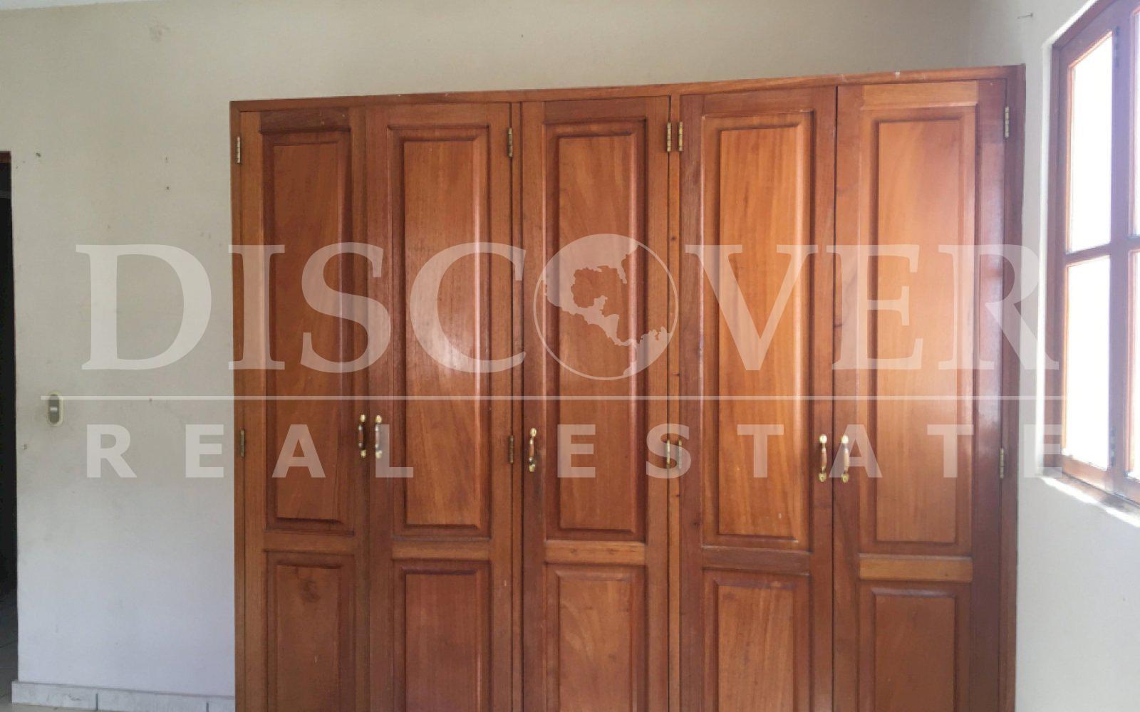  Large and comfortable house for in Residential Colinas de Santa C