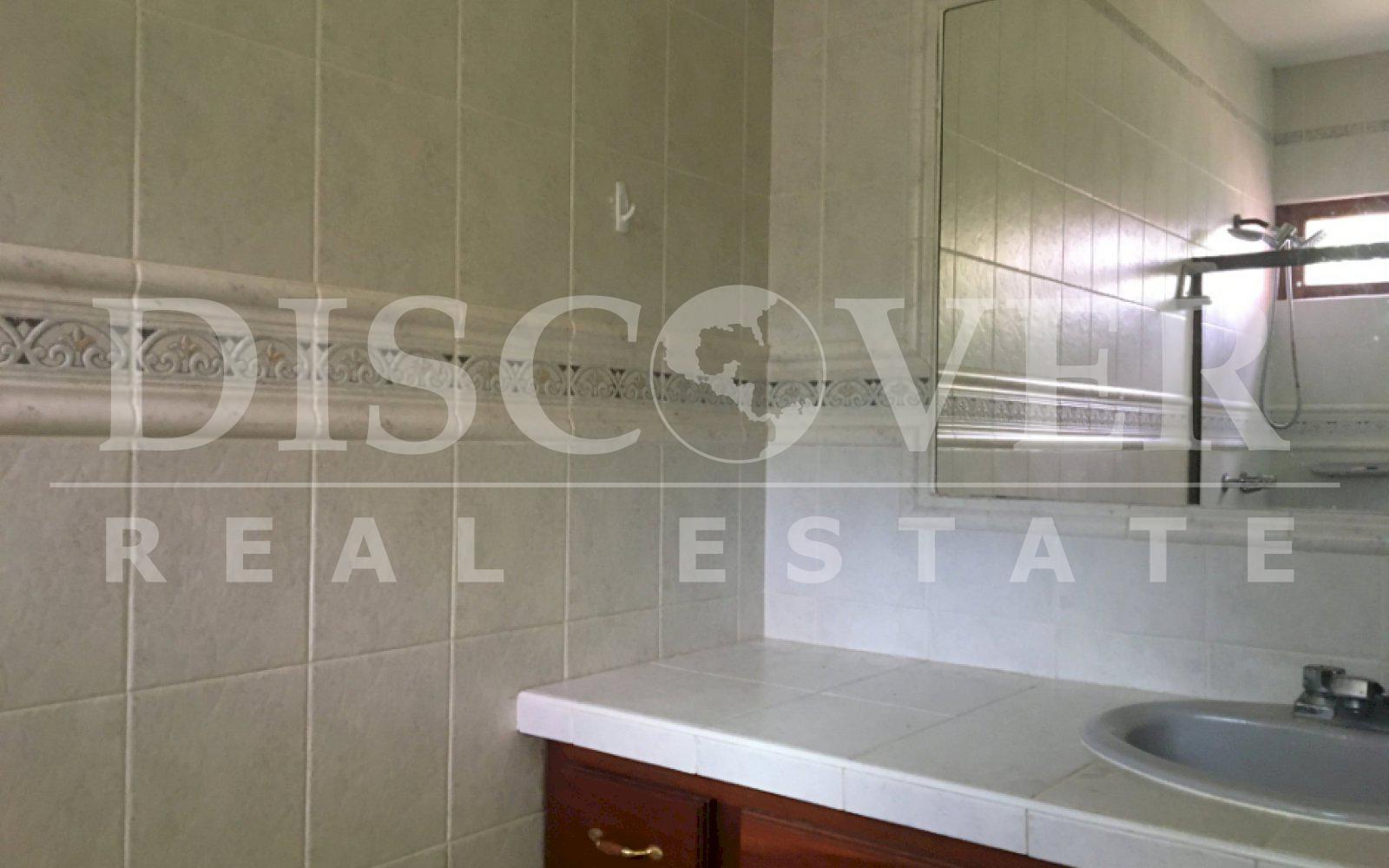  Large and comfortable house for in Residential Colinas de Santa C