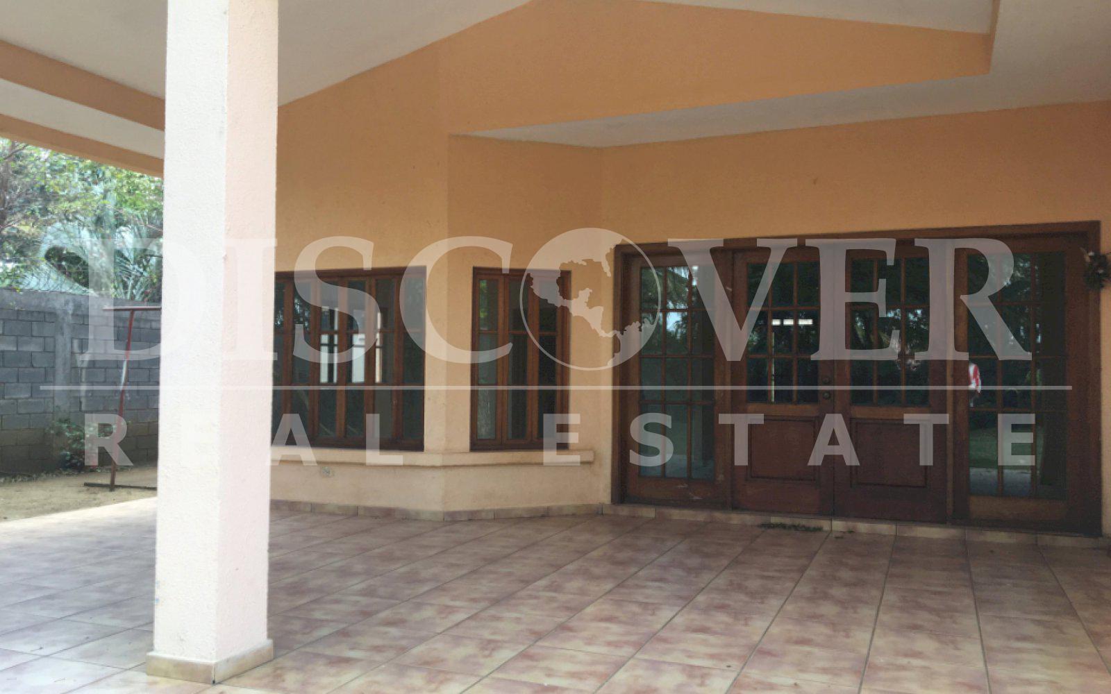  Large and comfortable house for in Residential Colinas de Santa C