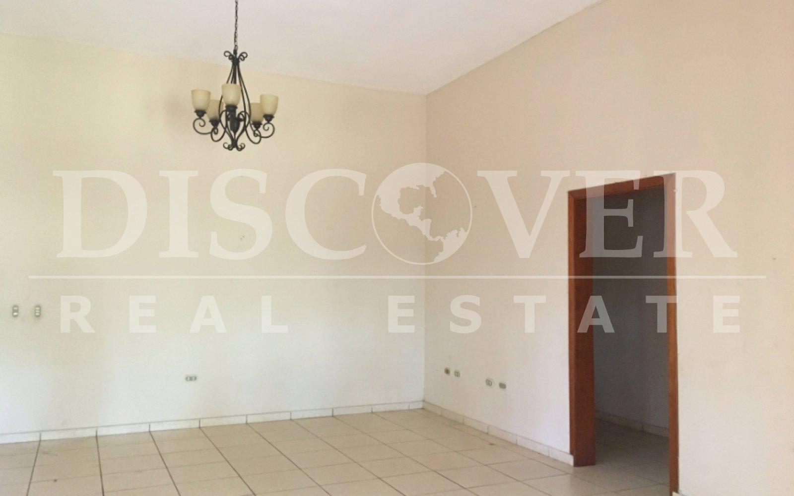  Large and comfortable house for in Residential Colinas de Santa C