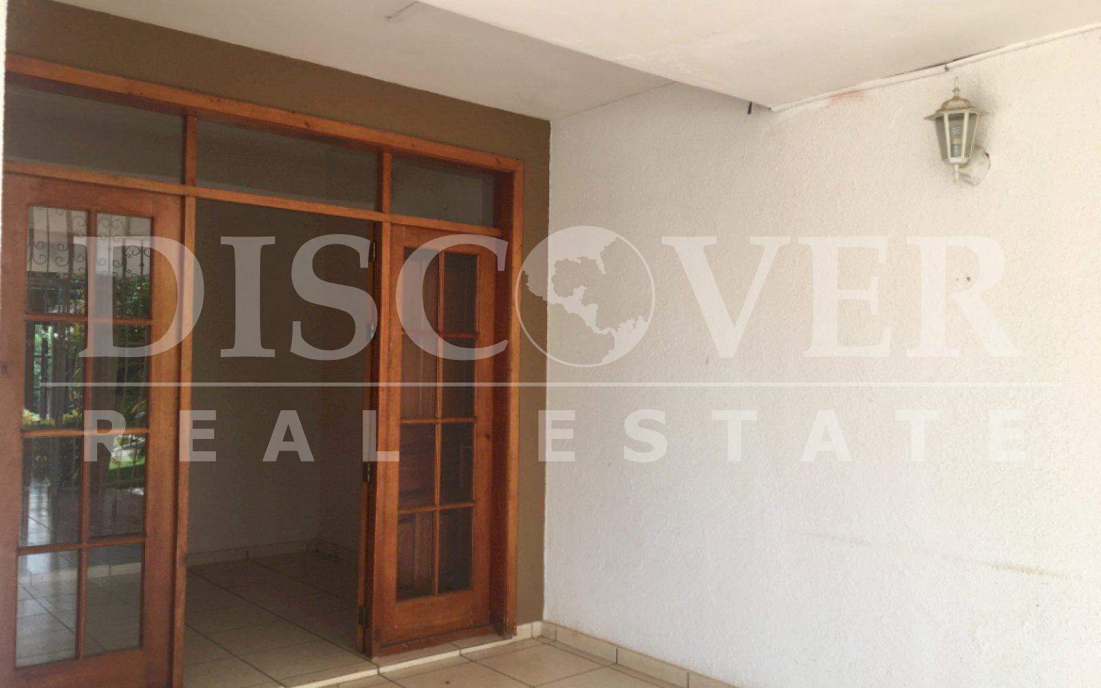  Large and comfortable house for in Residential Colinas de Santa C