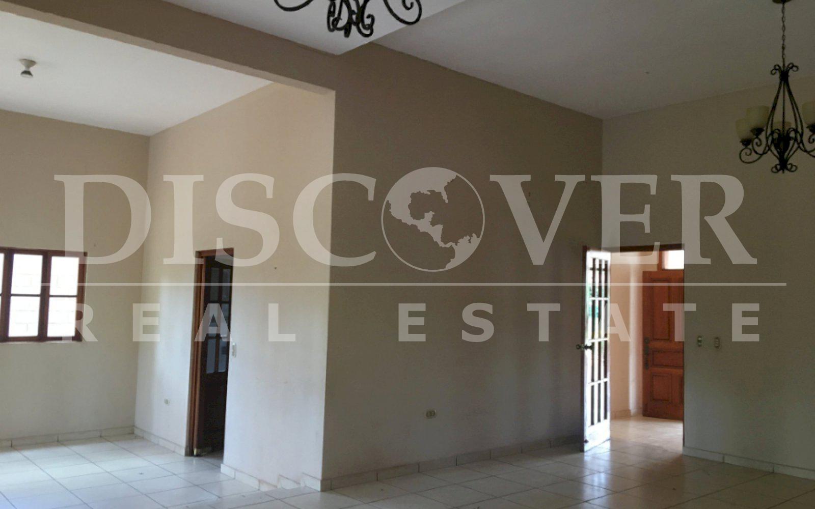  Large and comfortable house for in Residential Colinas de Santa C