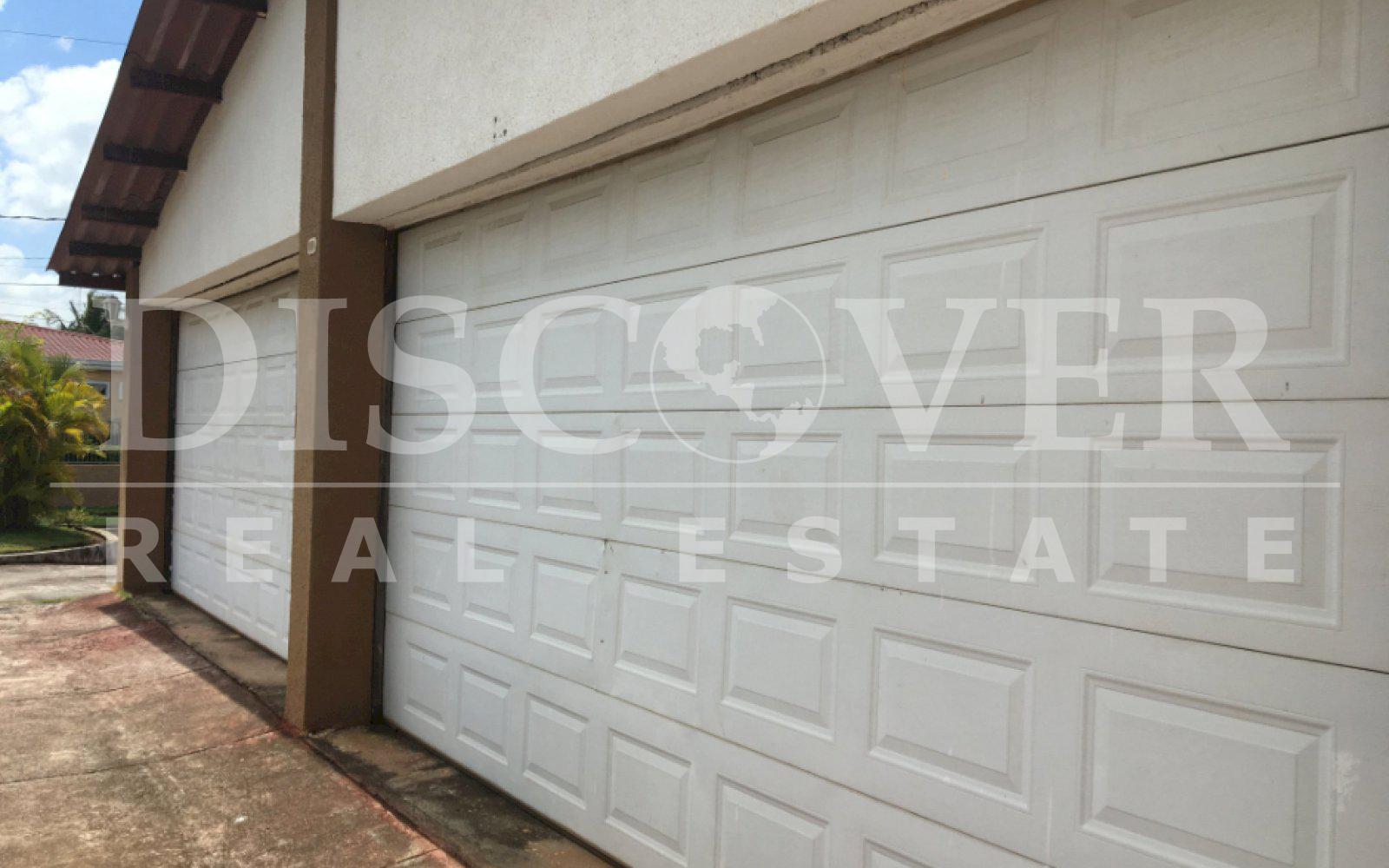  Large and comfortable house for in Residential Colinas de Santa C