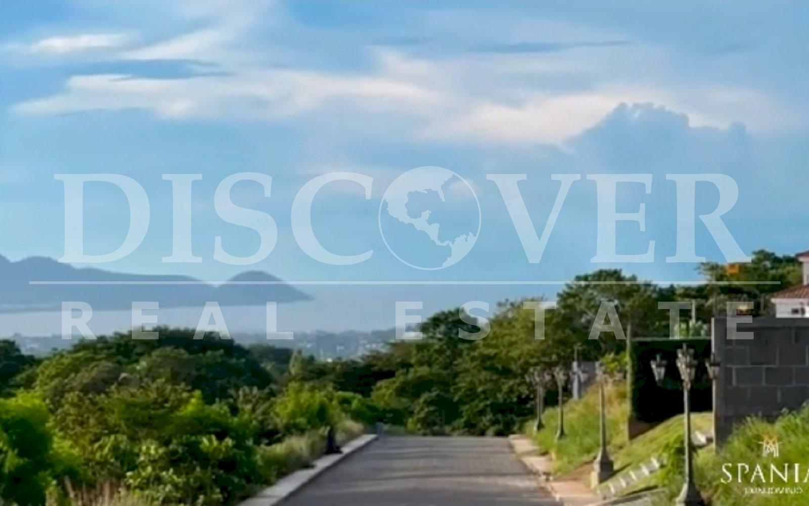  Houses and Lots for Sale in the exclusive Condominium Spania