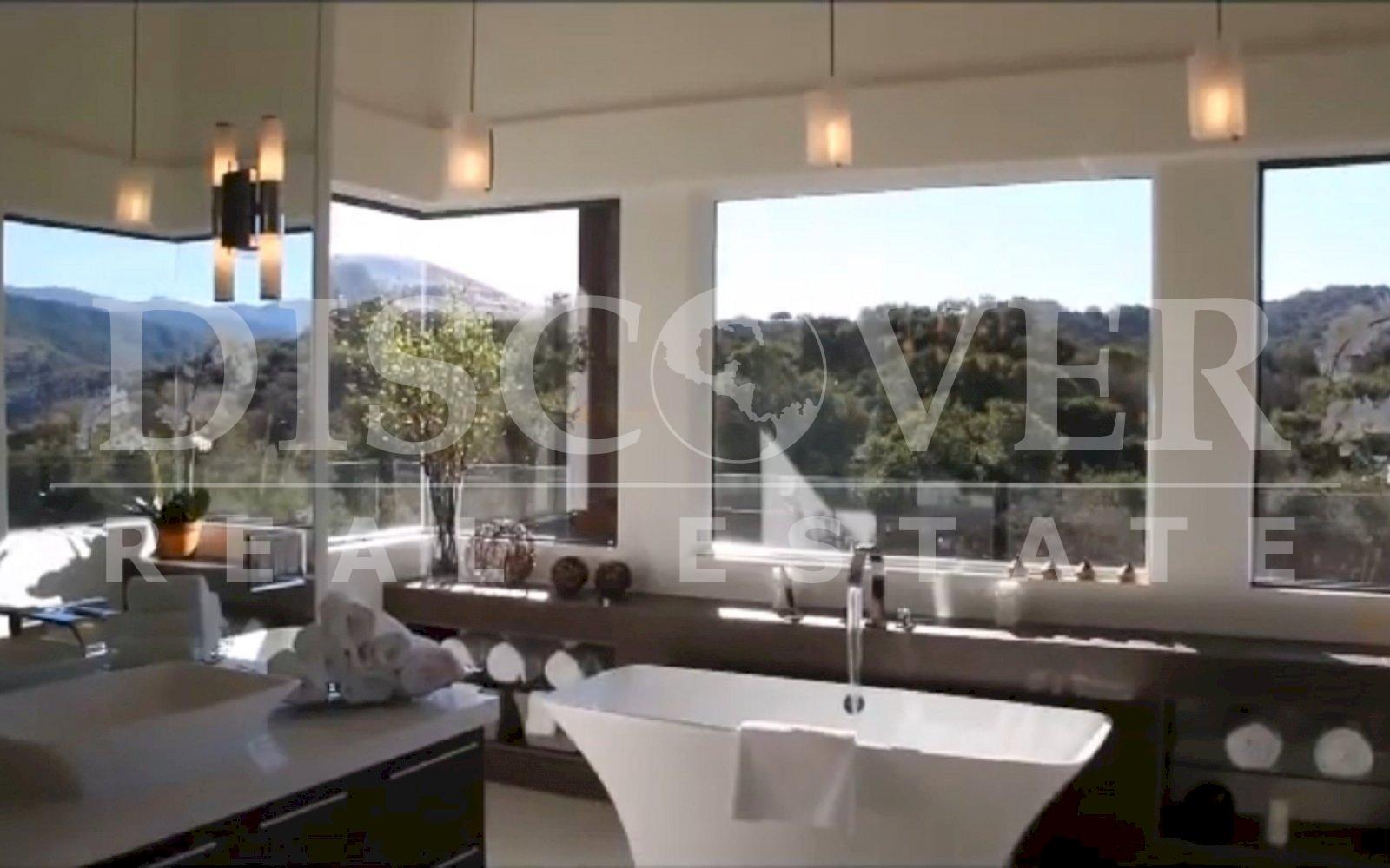  Houses and Lots for Sale in the exclusive Condominium Spania