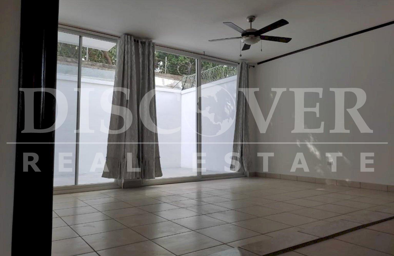  Spectacular Townhouse house for rent, with Club House in the Hills.