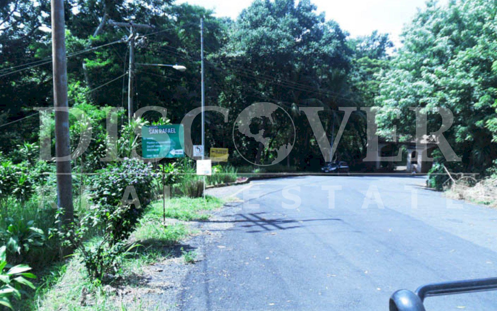 https://images.discovernica.com/propiedad/1600/Terreno_de_13_000_vras2_Topografia_Semi_Plana_Acceso_Calle_Adoquinada_id_1671_5.jpg
