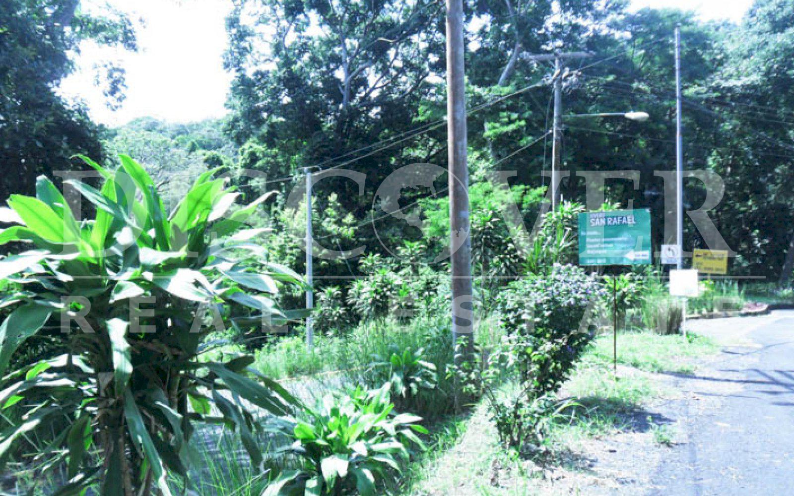 https://images.discovernica.com/propiedad/1600/Terreno_de_13_000_vras2_Topografia_Semi_Plana_Acceso_Calle_Adoquinada_id_1671_6.jpg