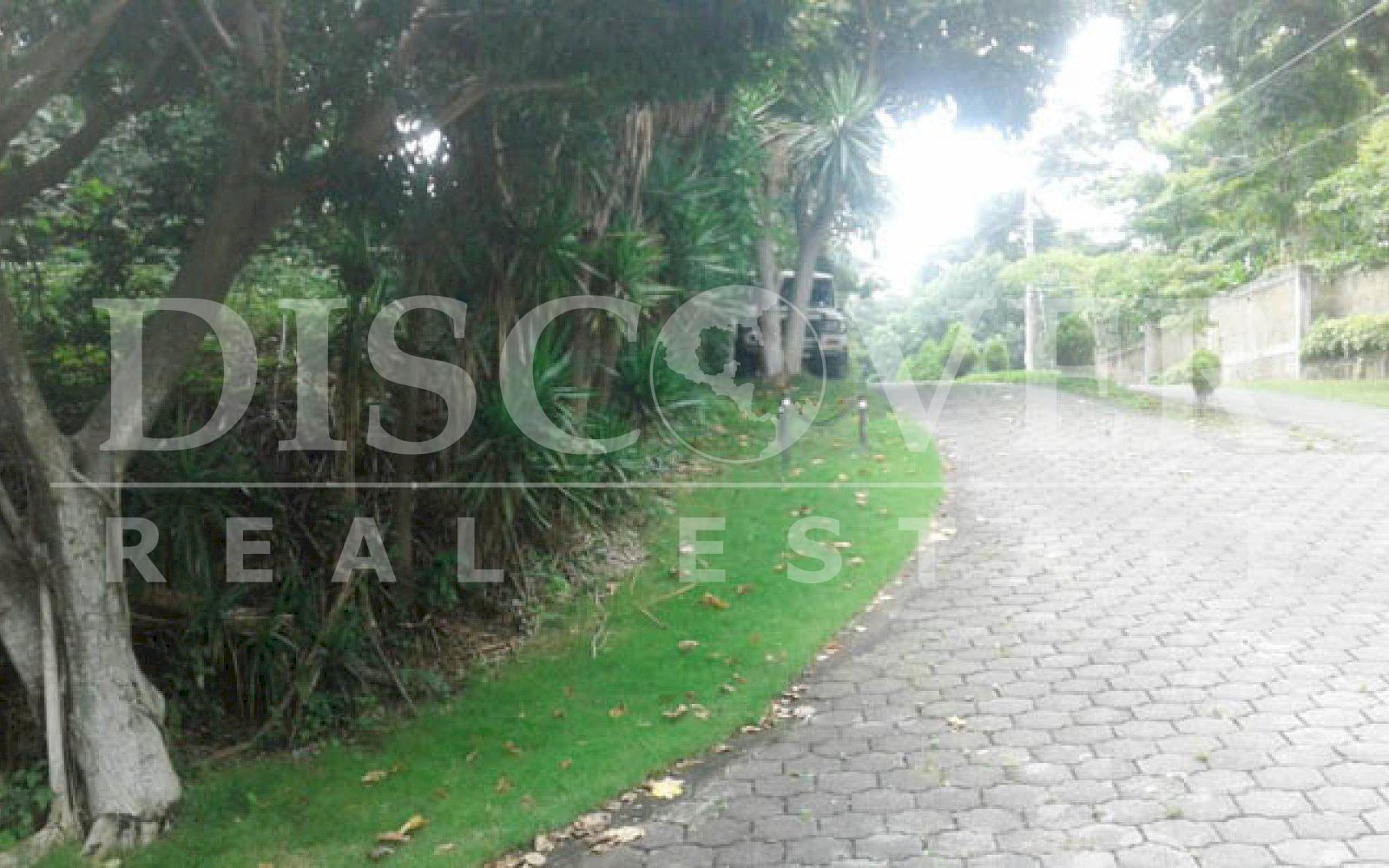 https://images.discovernica.com/propiedad/1600/Terreno_en_venta_Villa_Fontana_Sur_Managua_Nicaragua_id_4778_8.jpg