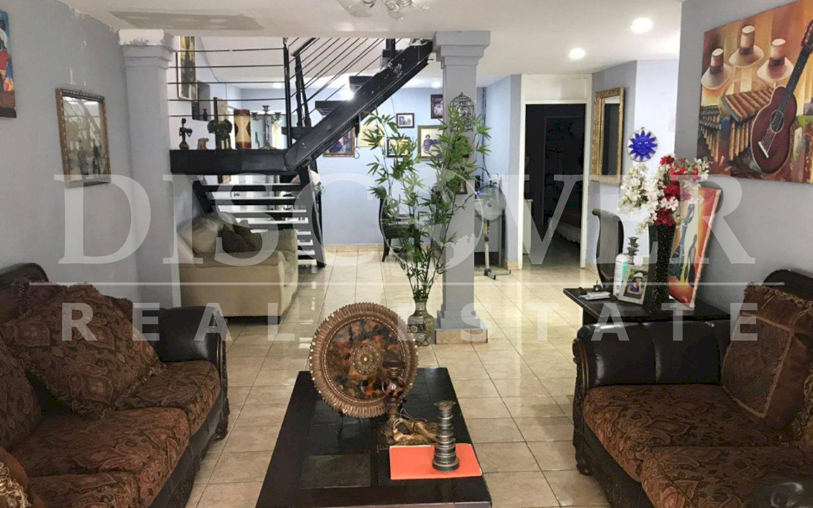  Large house for sale in Altamira
