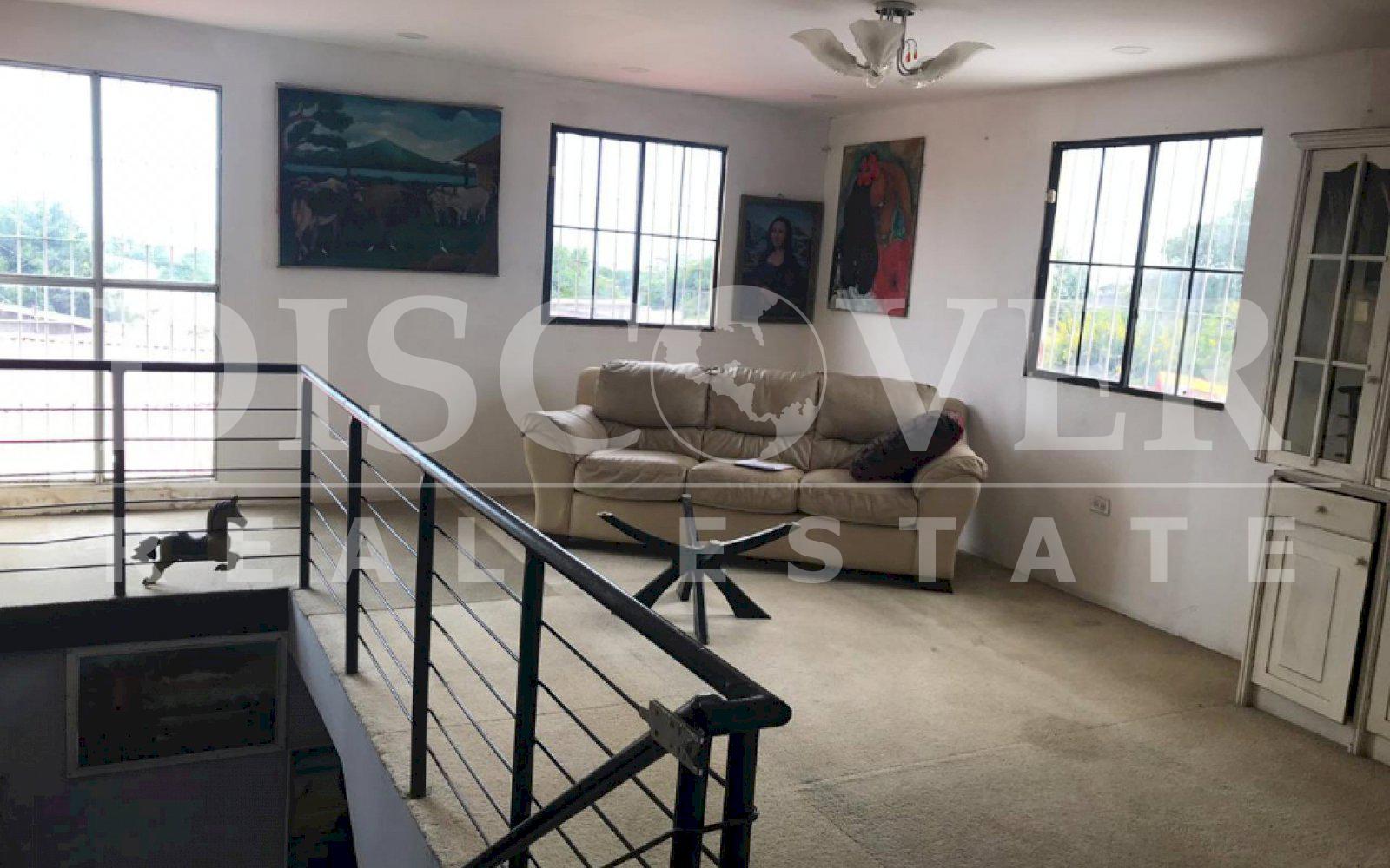  Large house for sale in Altamira
