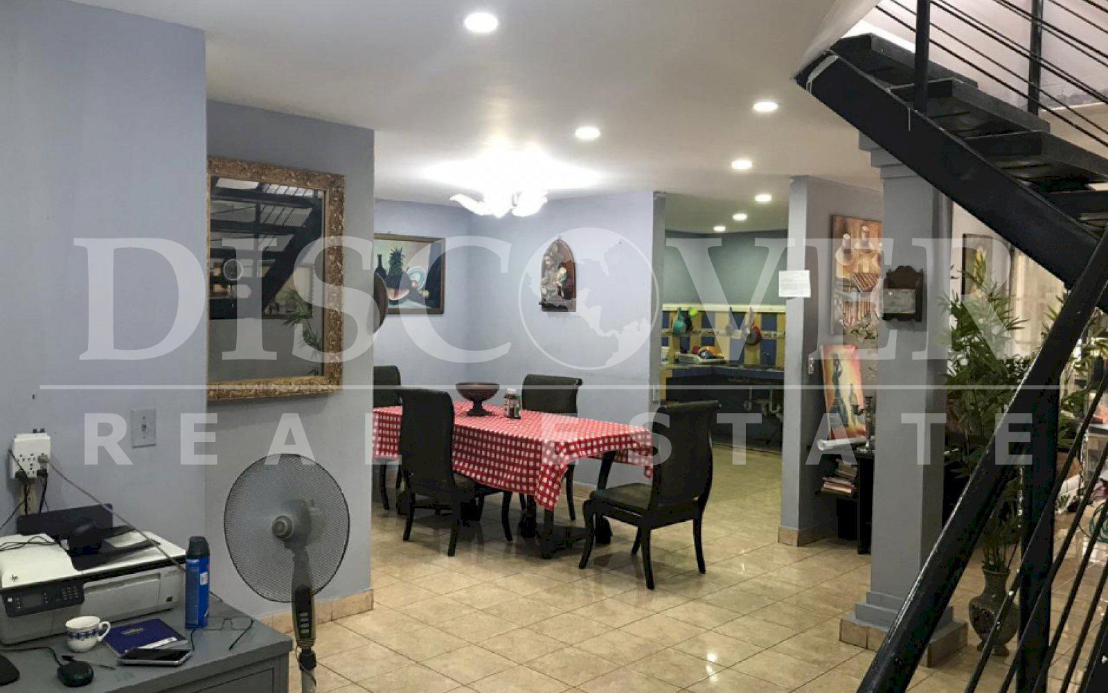  Large house for sale in Altamira
