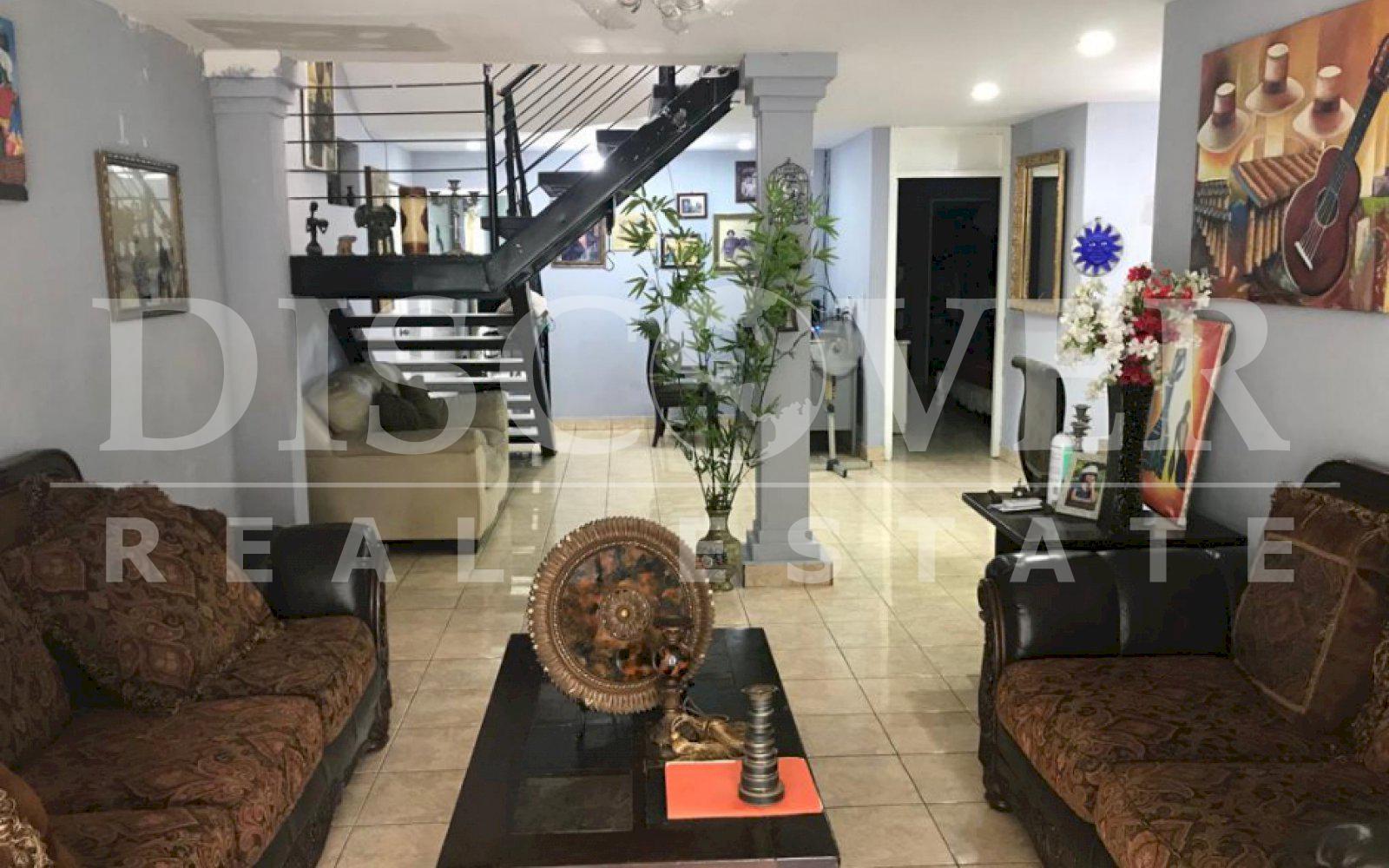  Large house for sale in Altamira
