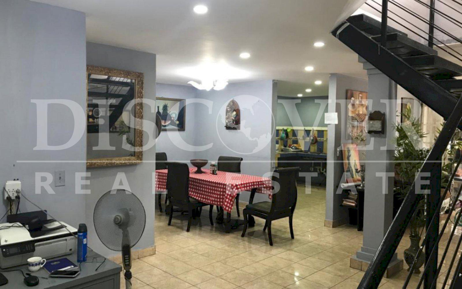  Large house for sale in Altamira
