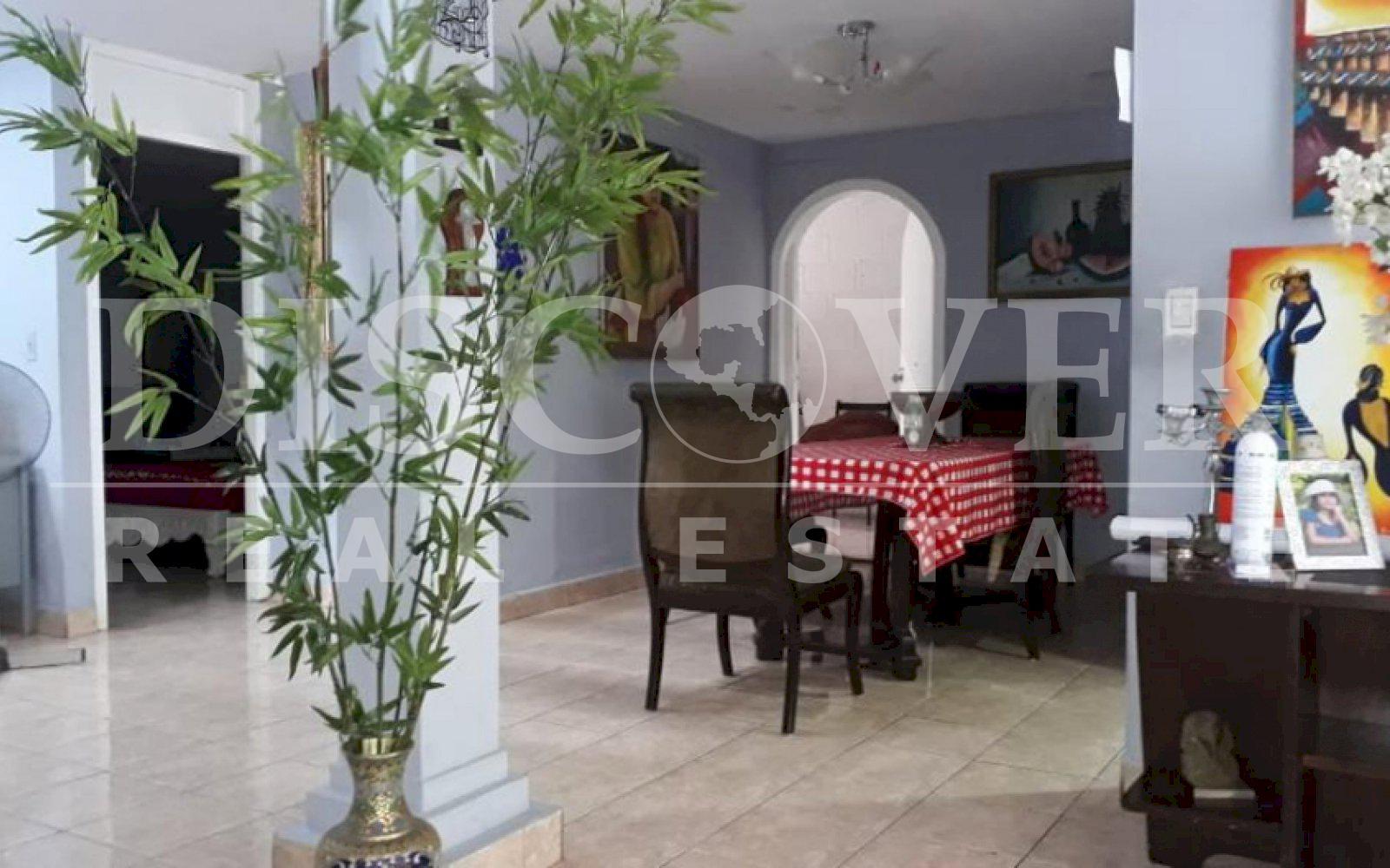  Large house for sale in Altamira
