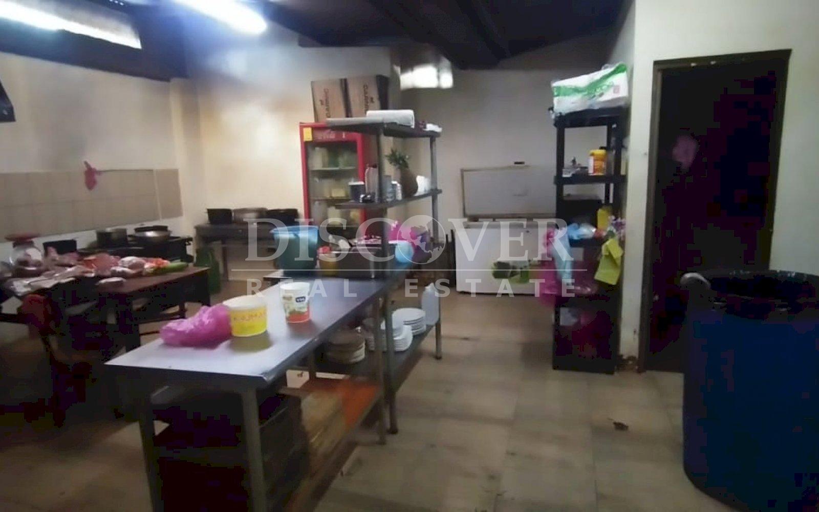  Commercial Building for Sale in the Robles Residential ID 13088
