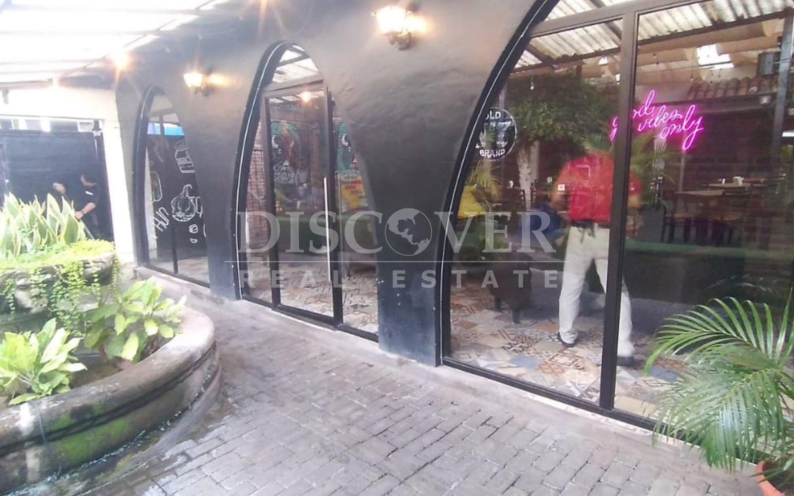  Commercial Building for Sale in the Robles Residential ID 13088
