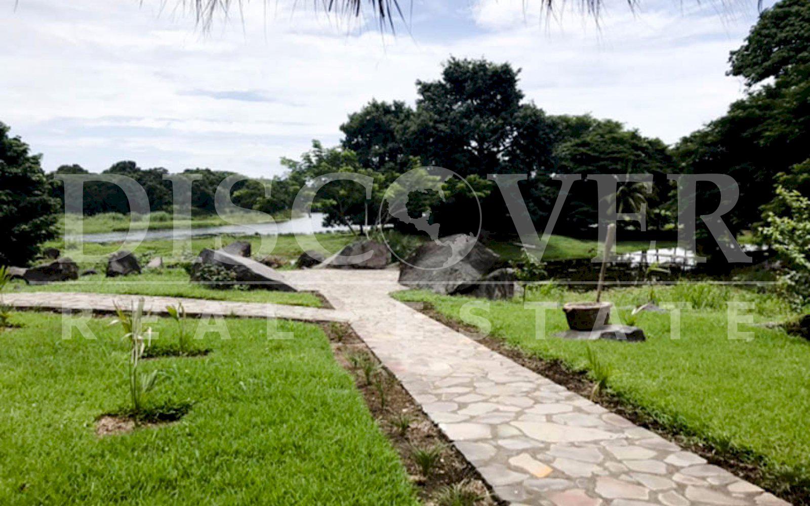  Rental of Cabins and Rooms in Hotel Manku Lake Paradise ID 11191