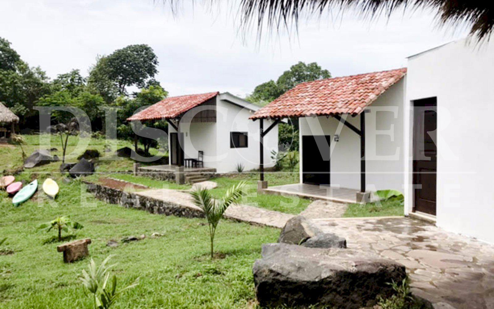  Rental of Cabins and Rooms in Hotel Manku Lake Paradise ID 11191