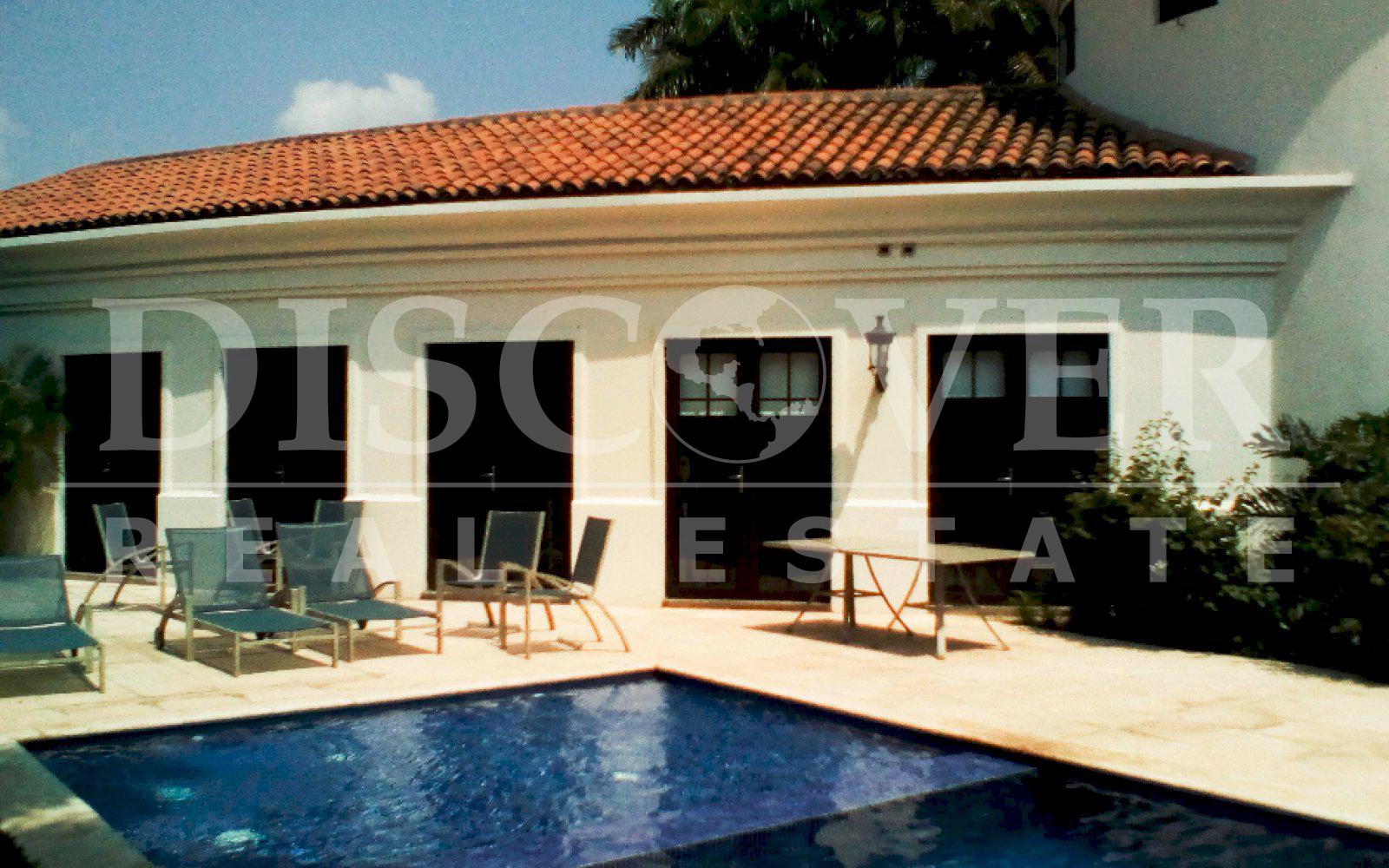 Apartment for rent located in Santo Domingo.