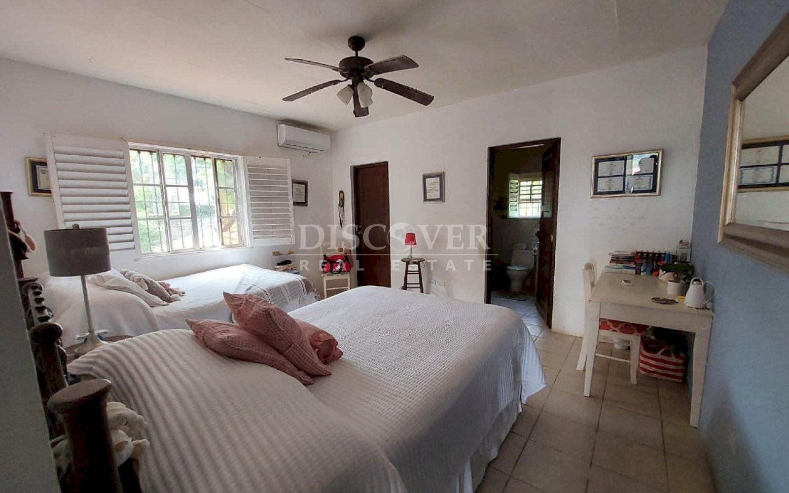  2-story house for sale in Villa Fontana.