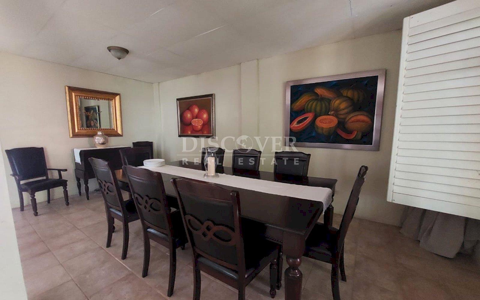  2-story house for sale in Villa Fontana.