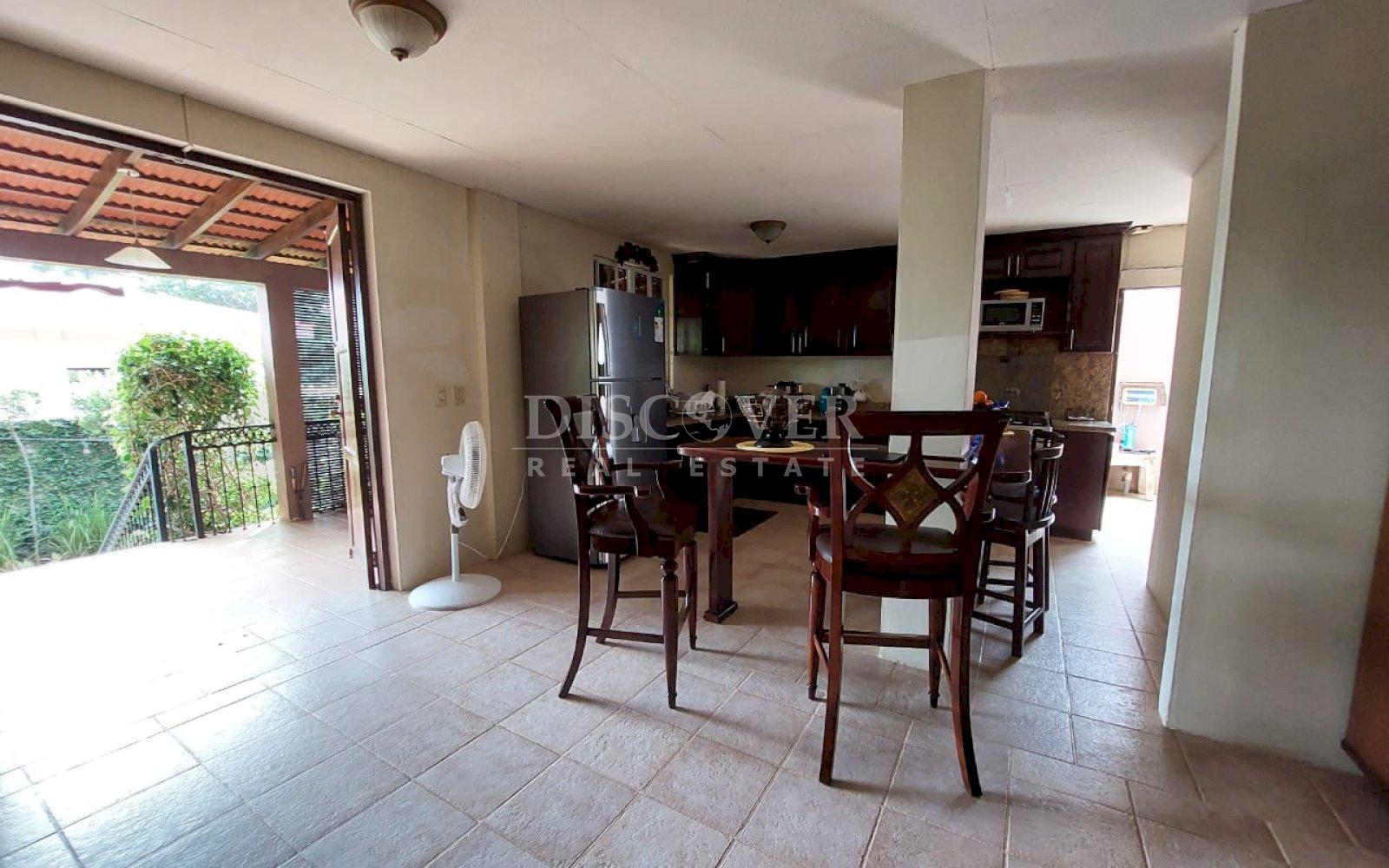  2-story house for sale in Villa Fontana.